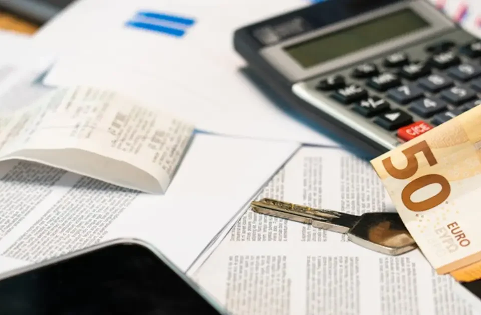 Papeleo y boleta respetando la Resolución Exenta SII N°207